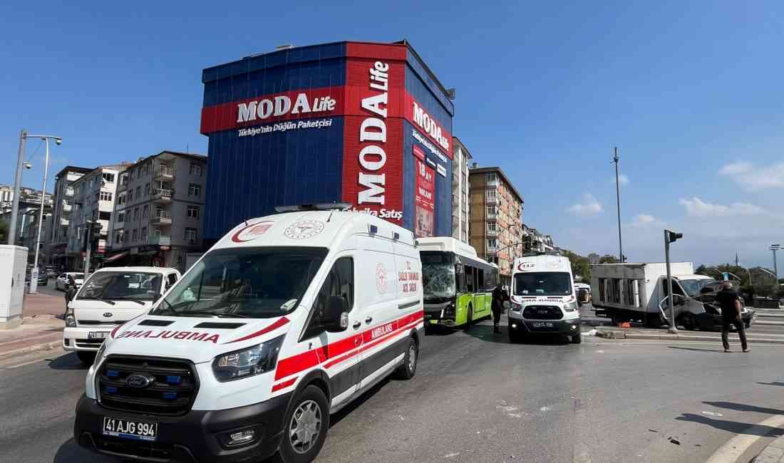 KOCAELİ’nin İzmit ilçesinde meydana gelen trafik kazasında, belediye otobüsü ile
