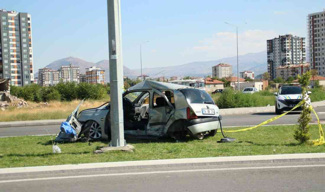 Kayseri’de İki Otomobilin Çarpıştığı Kazada 2 Kişi Hayatını Kaybetti, 3