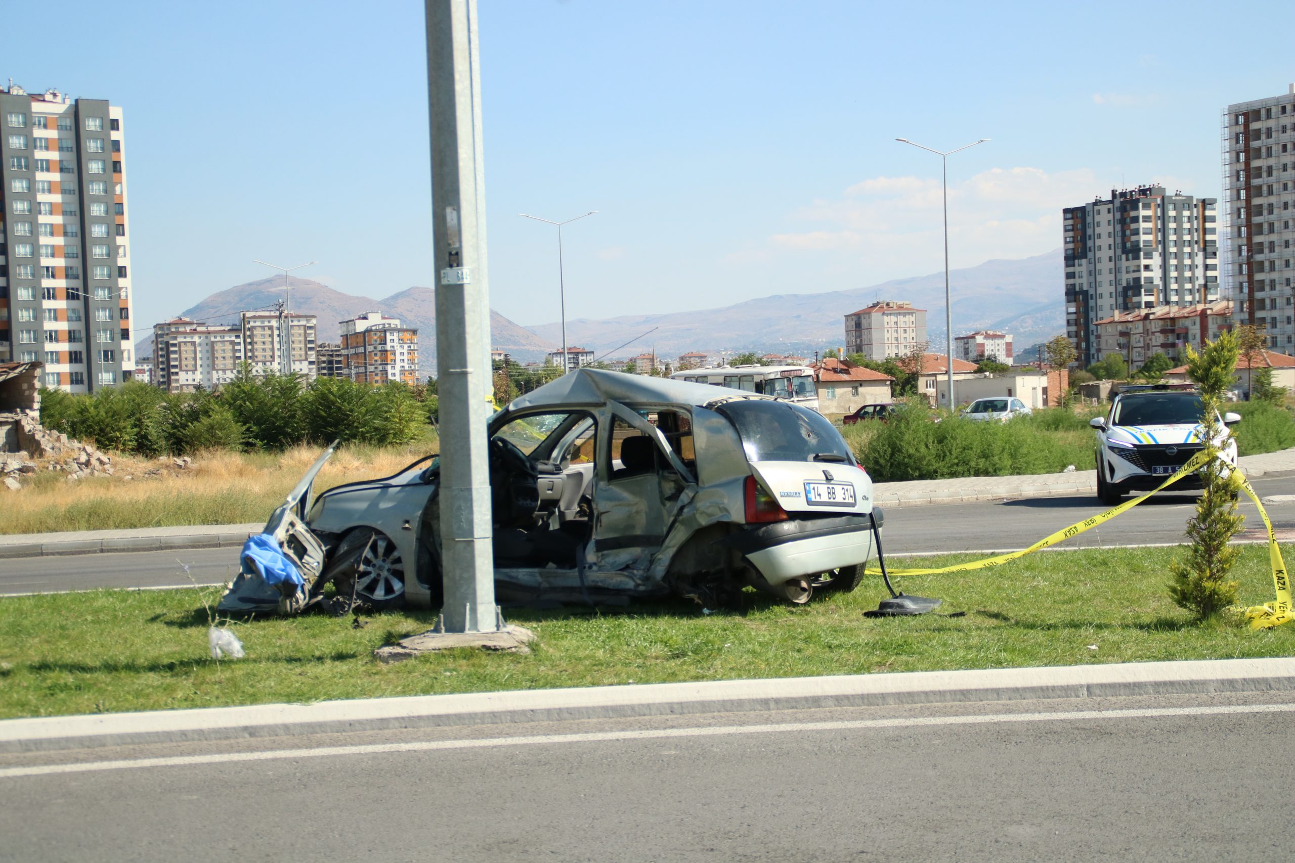 Kayseri’de İki Otomobilin Çarpıştığı Kazada 2 Kişi Hayatını Kaybetti, 3