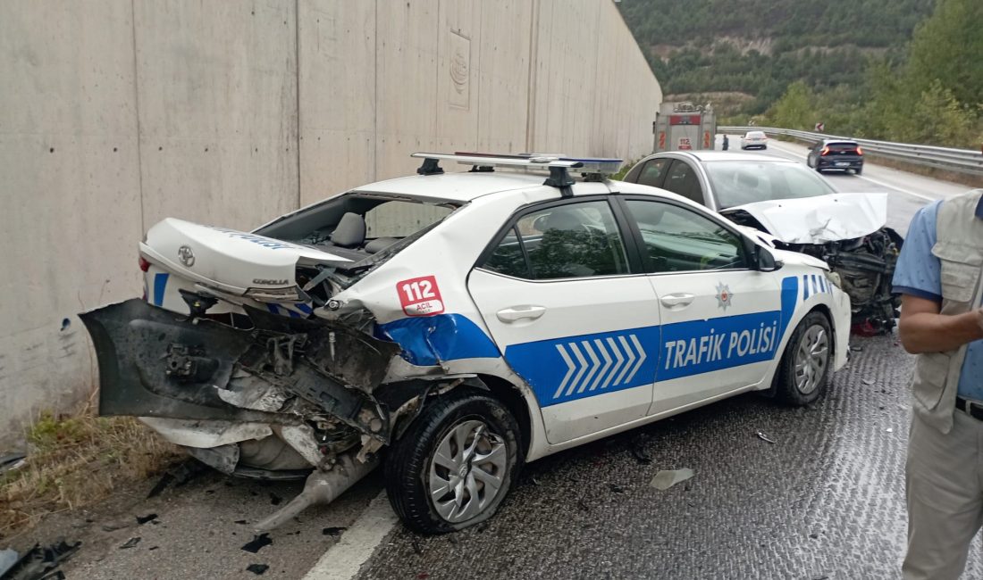 Tokat’ın Niksar-Reşadiye karayolunda meydana gelen zincirleme kazada 2’si polis olmak
