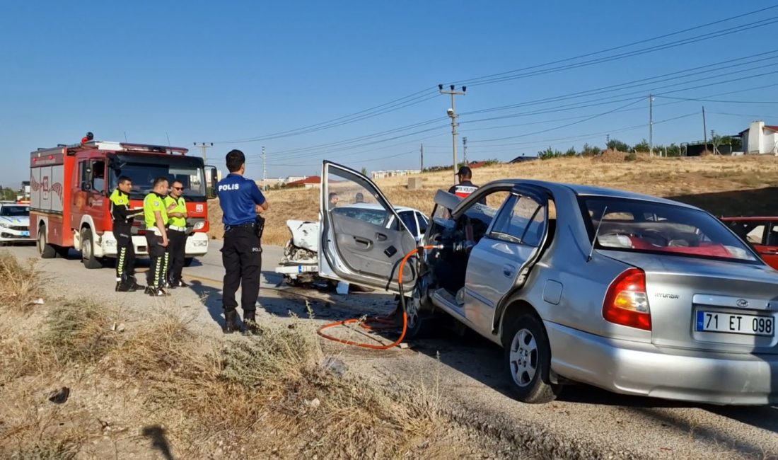 Kırıkkale’de Korkunç Kaza: İki Sürücü Hayatını Kaybetti Kırıkkale’nin Osmangazi Mahallesi Alparslan Türkeş Bulvarı’nda iki otomobilin kafa kafaya