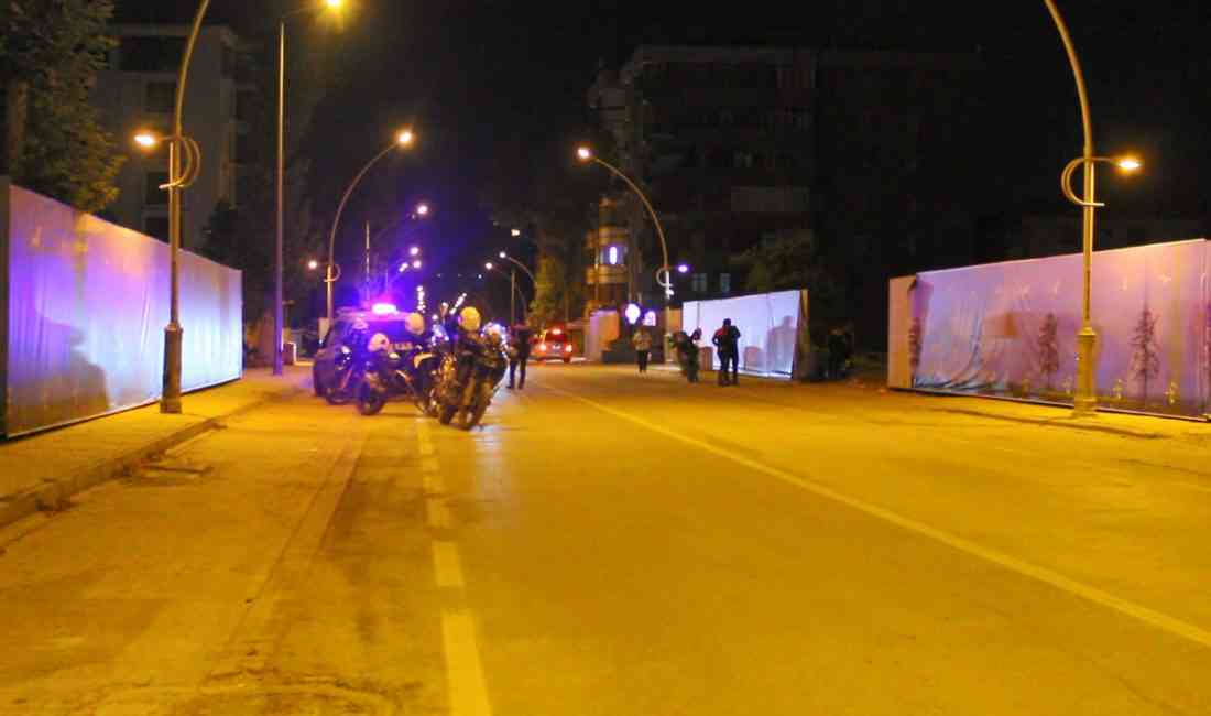 Malatya’nın Battalgazi ilçesinde, husumetli iki grup arasında cami avlusunda çıkan