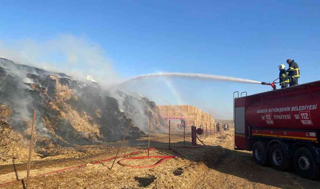 Mardin’in Derik ilçesinde enerji şirketine ait depoda çıkan mısır balyası