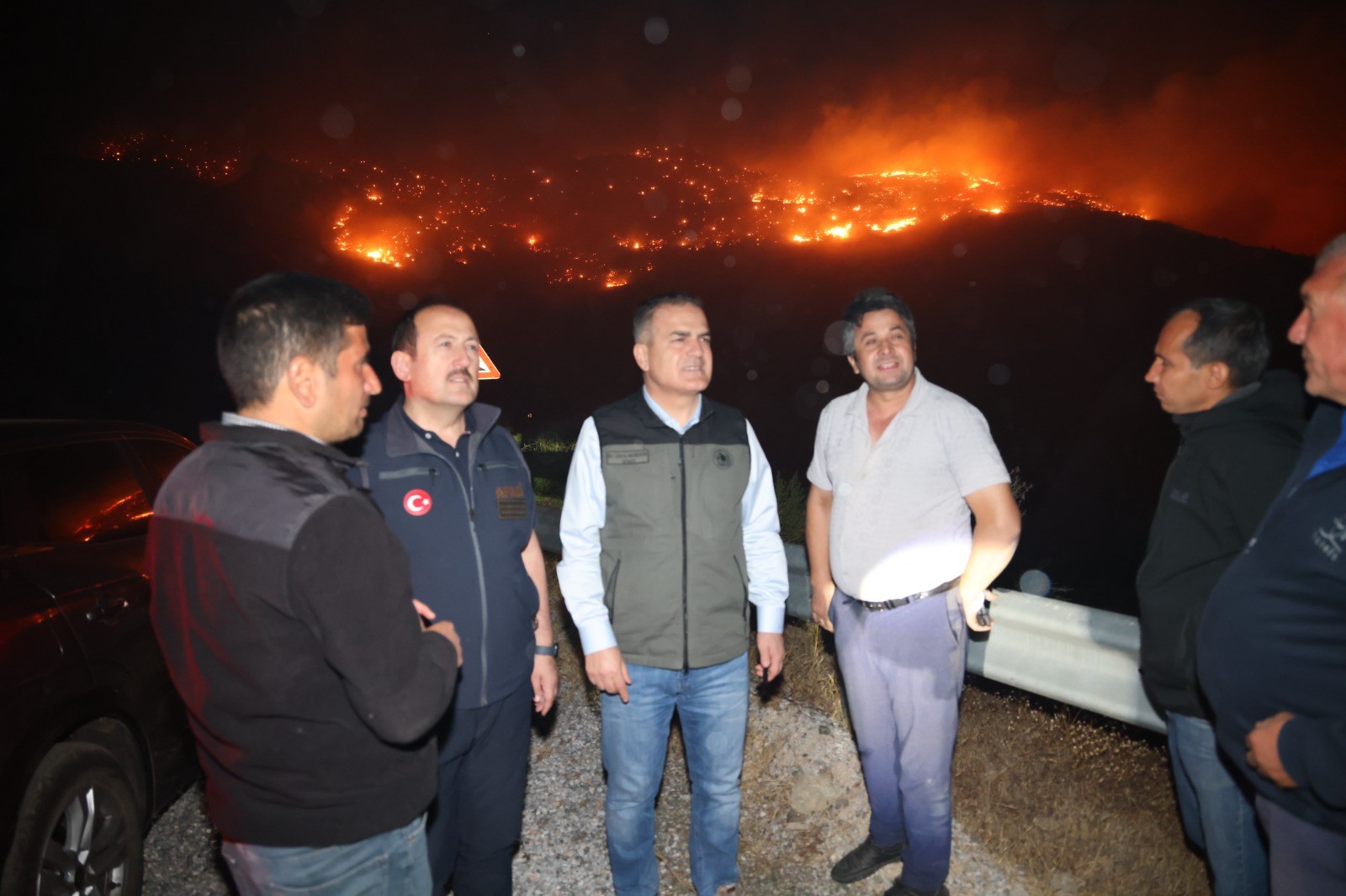 Muğla’nın Köyceğiz ilçesinde dün gece başlayan orman yangınına ekiplerin müdahalesi