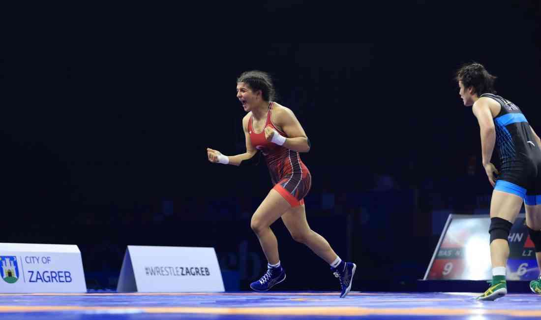 Hırvatistan’da düzenlenen Dünya Güreş Şampiyonası’nda kadınlar 72 kilogramda mücadele eden