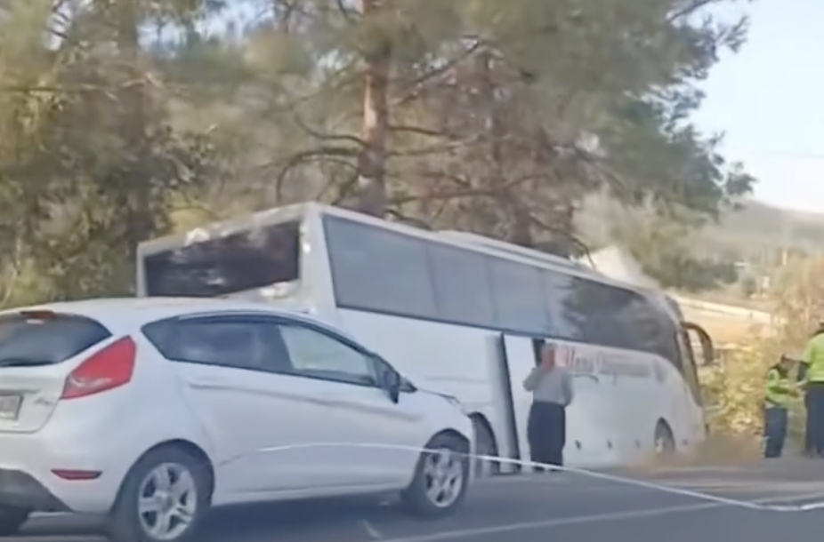 Adıyaman-Kahta kara yolunda meydana gelen trafik kazasında aynı aileden 4