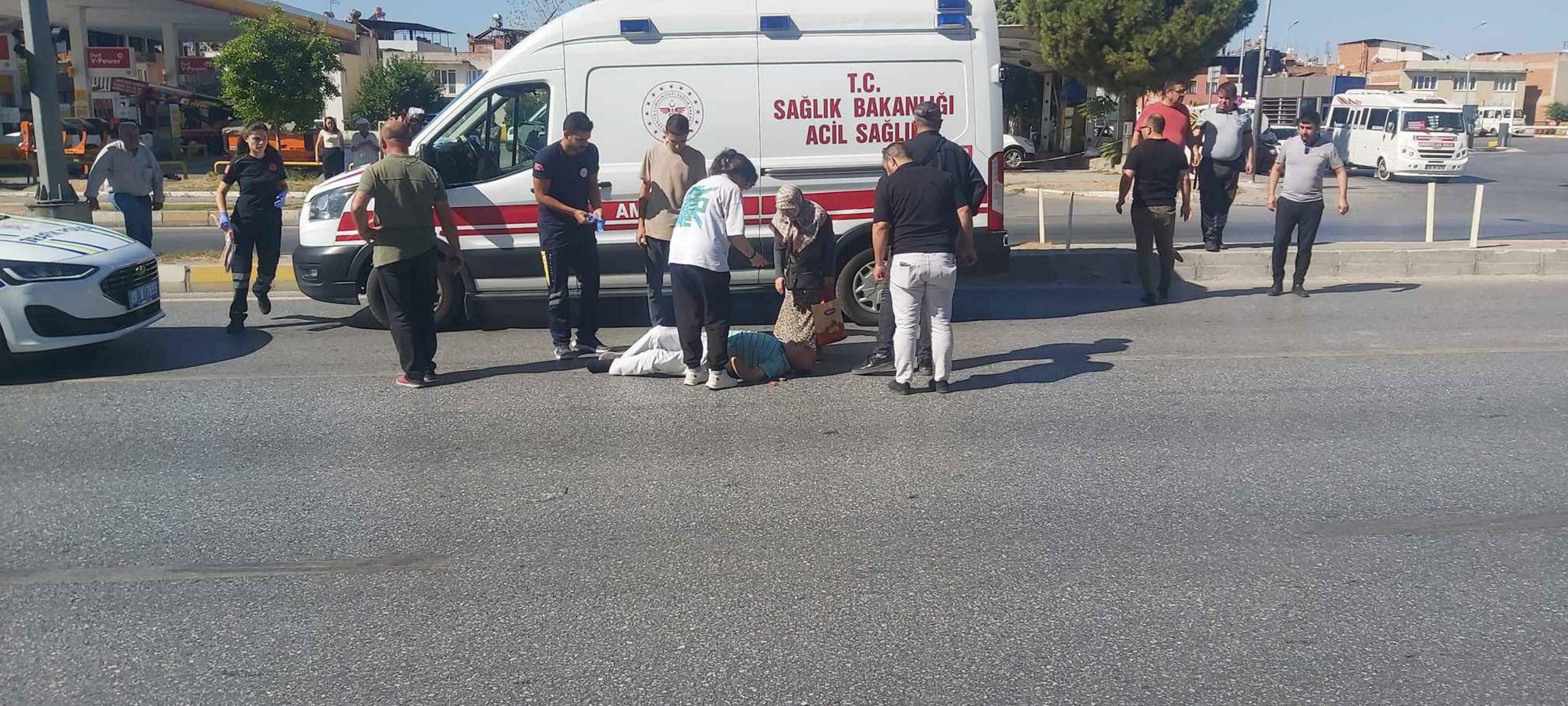 Aydın’ın Çine ilçesinde, yolun karşısına geçerken otomobilin çarptığı 80 yaşındaki