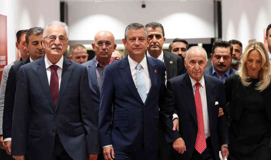 CHP Genel Başkanı Özgür Özel, partisinin kuruluşunun 102’nci yılı kutlamaları