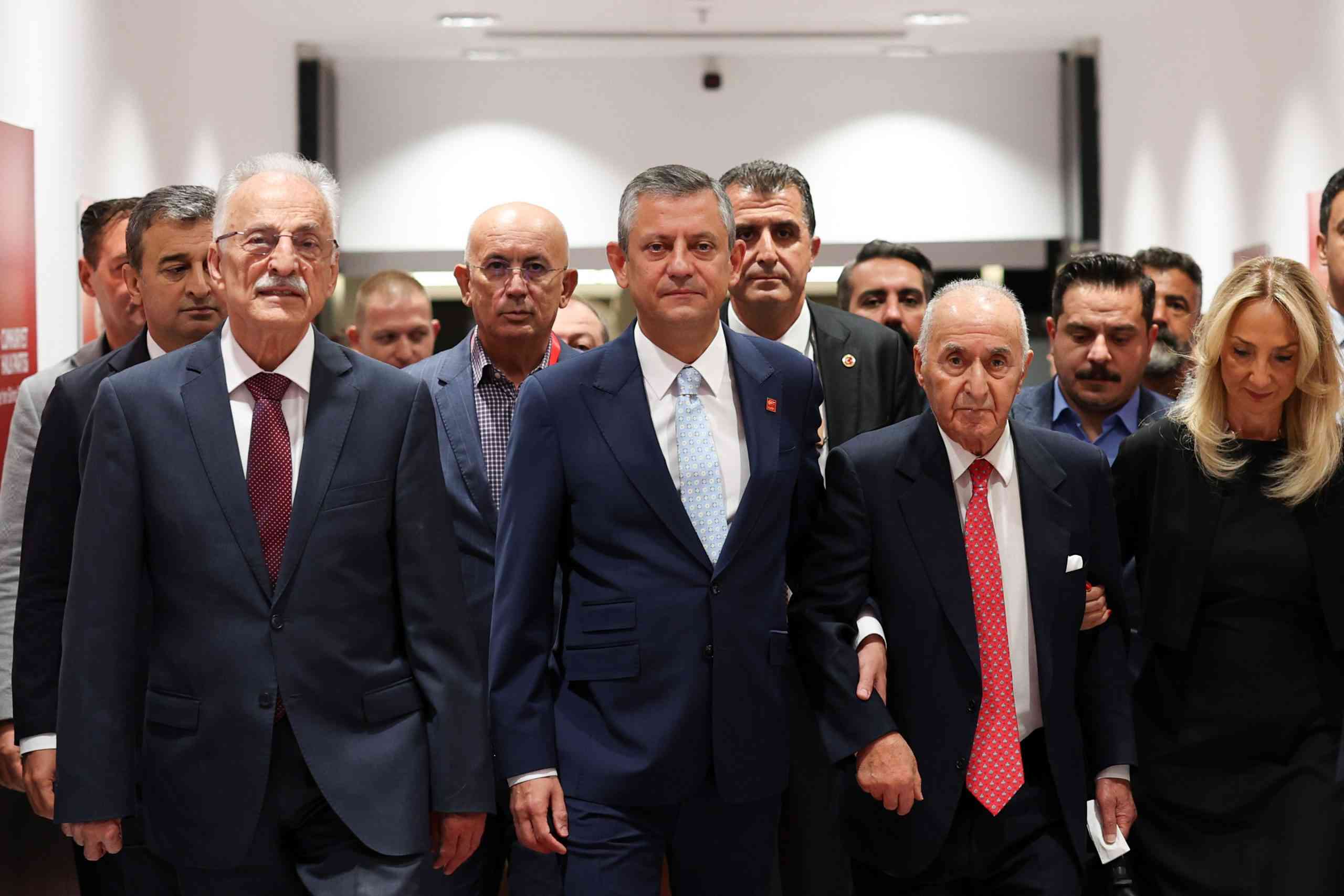 CHP Genel Başkanı Özgür Özel, partisinin kuruluşunun 102’nci yılı kutlamaları