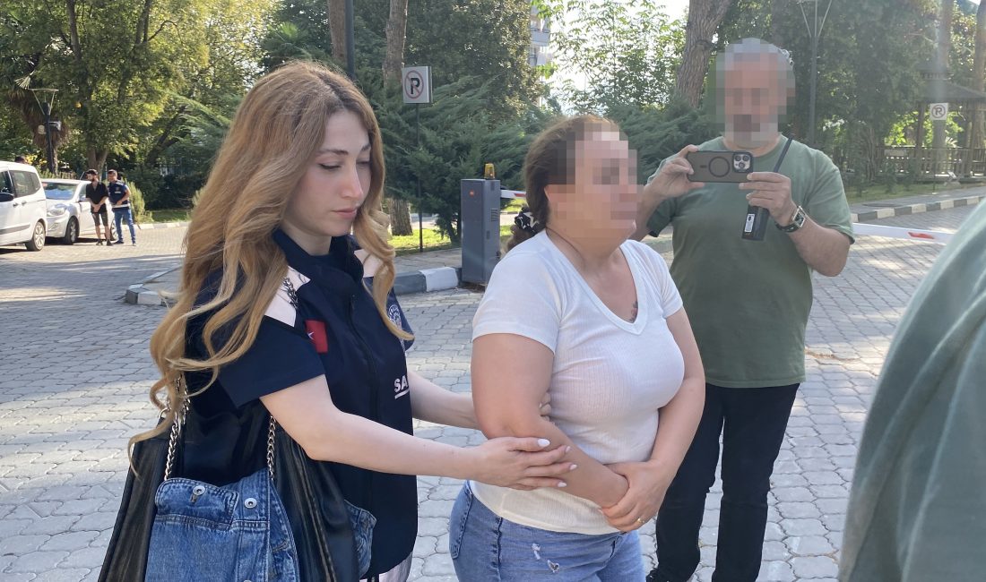 Samsun’da Ev Soygunu: 350 Bin Liralık Vurgun Yapan İki Şüpheli Yakalandı Samsun’un Atakum ilçesinde bir evden 250 bin lira değerinde ziynet