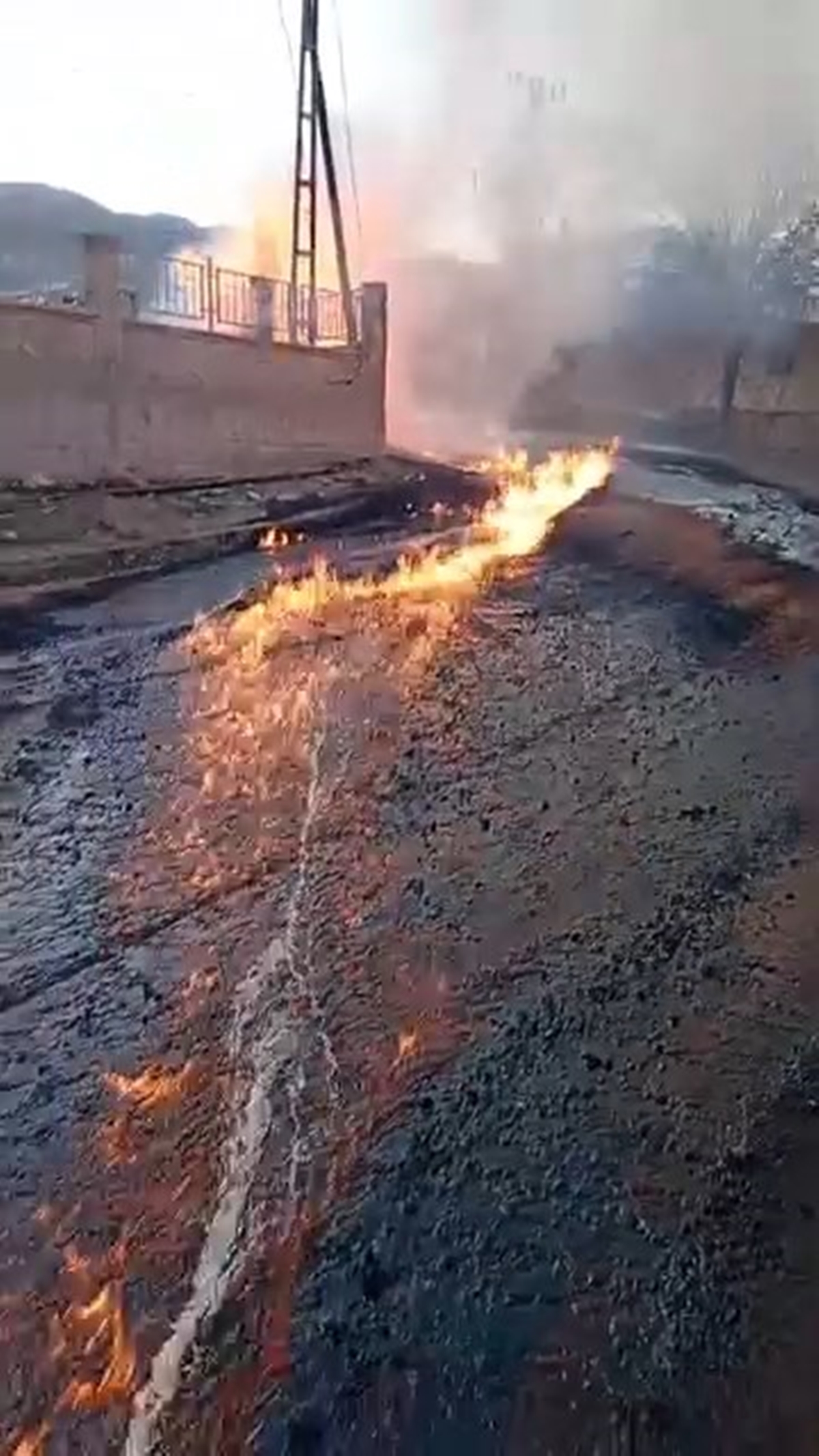 Şırnak’ın Gabar Dağı bölgesindeki Akçay köyünde, yol çalışması sırasında petrol