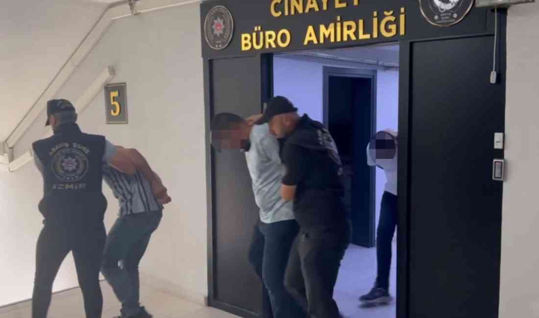 Çiğli ilçesinde, Yılmaz Doğan (43) isimli bir kişinin sokakta tabancayla