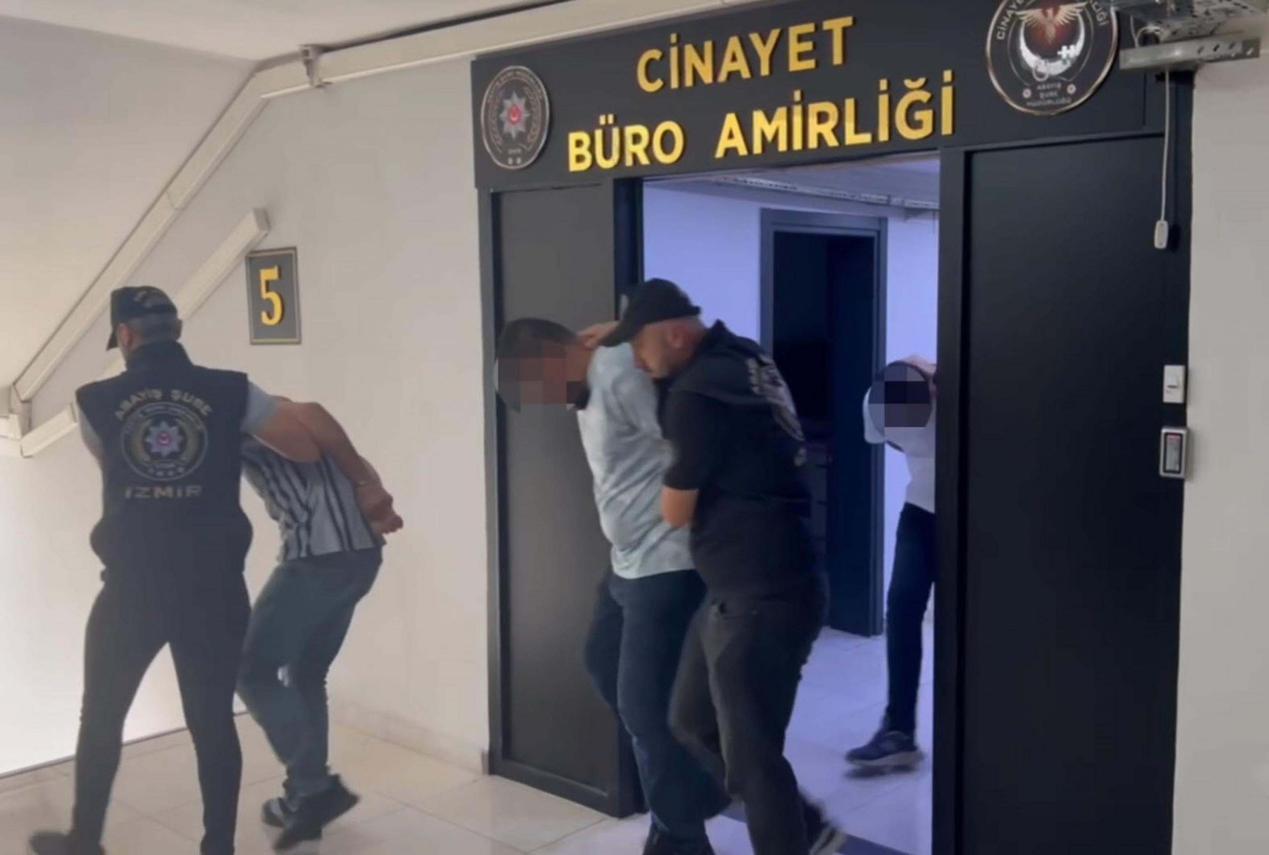 Çiğli ilçesinde, Yılmaz Doğan (43) isimli bir kişinin sokakta tabancayla
