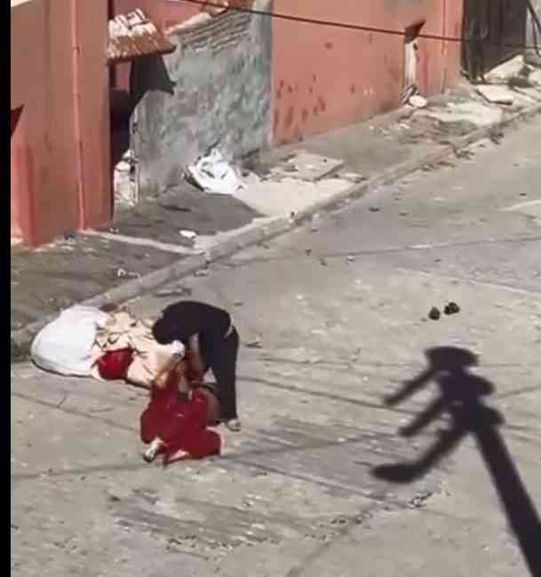 Eskişehir’de Sokak Ortasında Eşine Şiddet Uygulayan Şüpheli Gözaltına Alındı Eskişehir’in