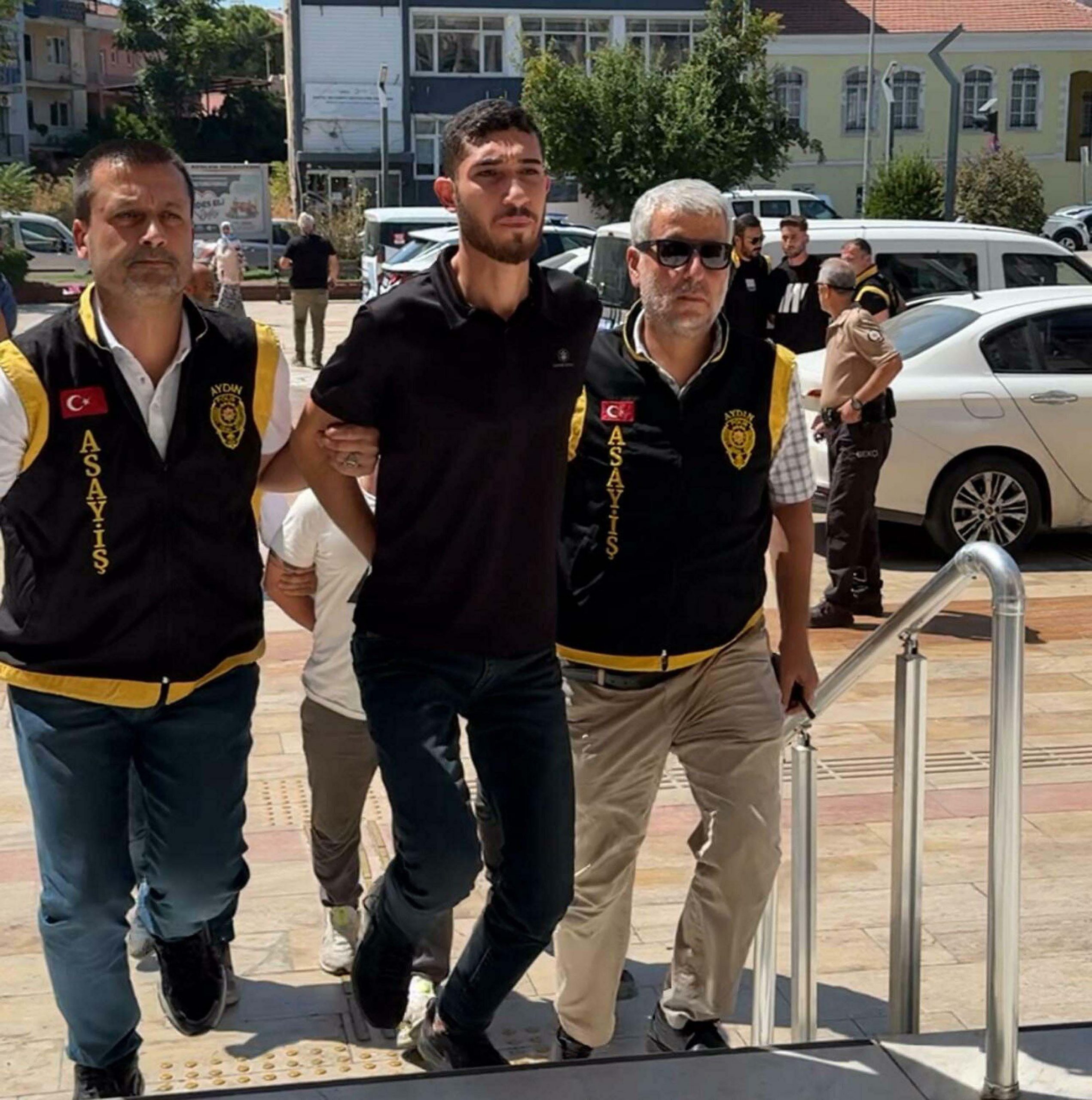 Aydın’ın Efeler ilçesinde aynı firmaya ait spor salonlarına düzenlenen silahlı