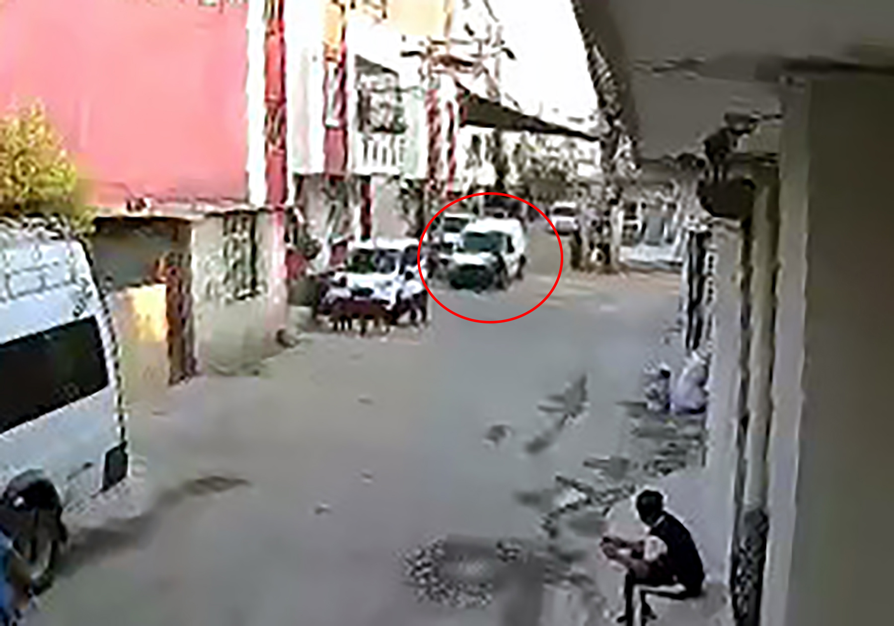 Adana’nın Seyhan ilçesinde polisin takibe aldığı bir hafif ticari araçta