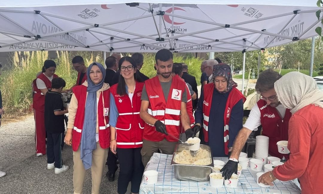 Ahilik Haftası kapsamında Raif Dinçkök Kültür Merkezi’nde düzenlenen konferansın ardından,