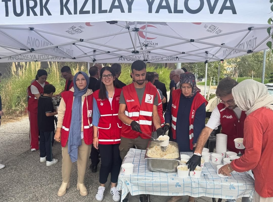 Ahilik Haftası kapsamında Raif Dinçkök Kültür Merkezi’nde düzenlenen konferansın ardından,