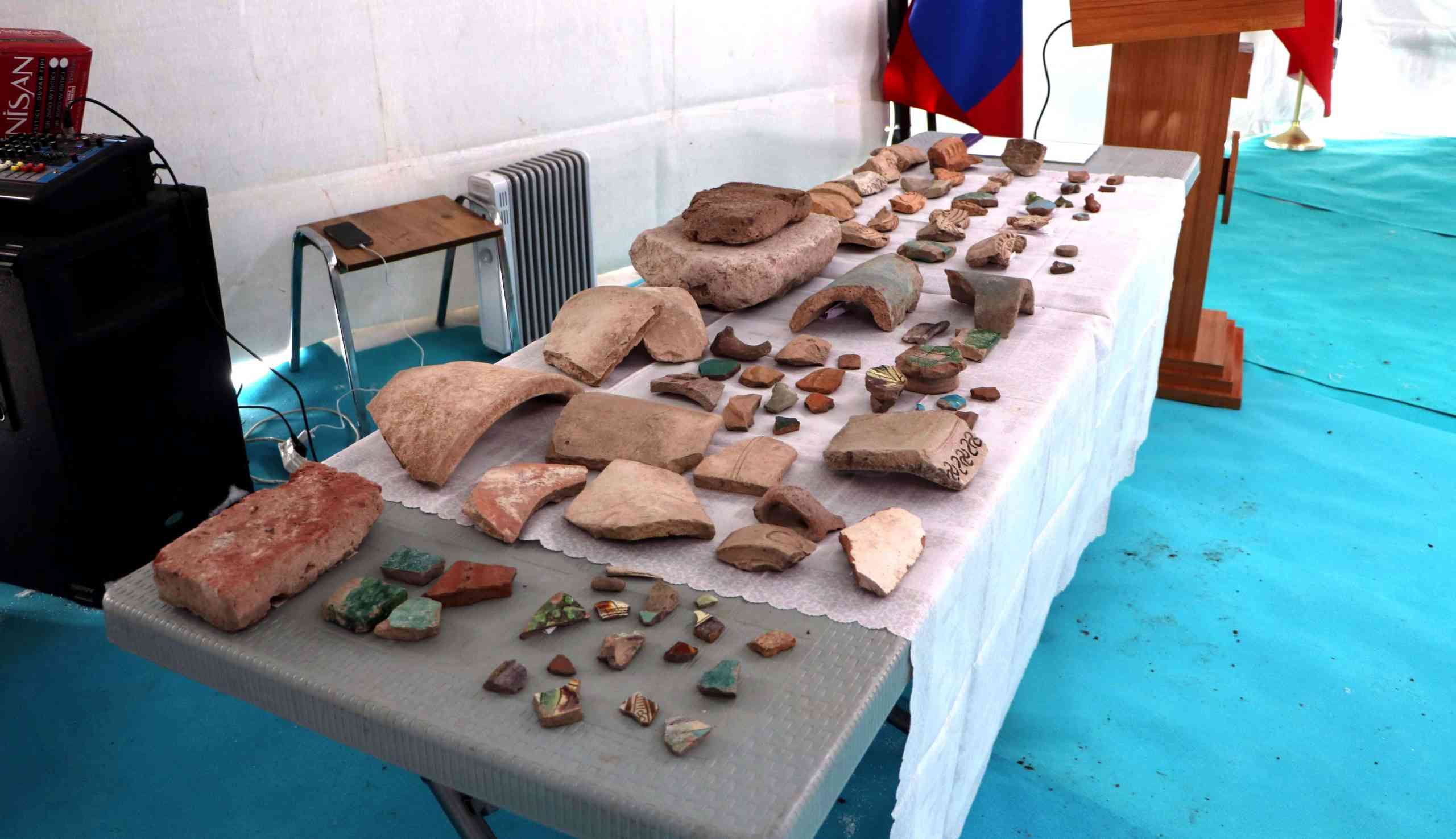 Van’ın Çaldıran ilçesi Hanköy Mahallesi’nde 2004 yılında bulunan bir kiremit