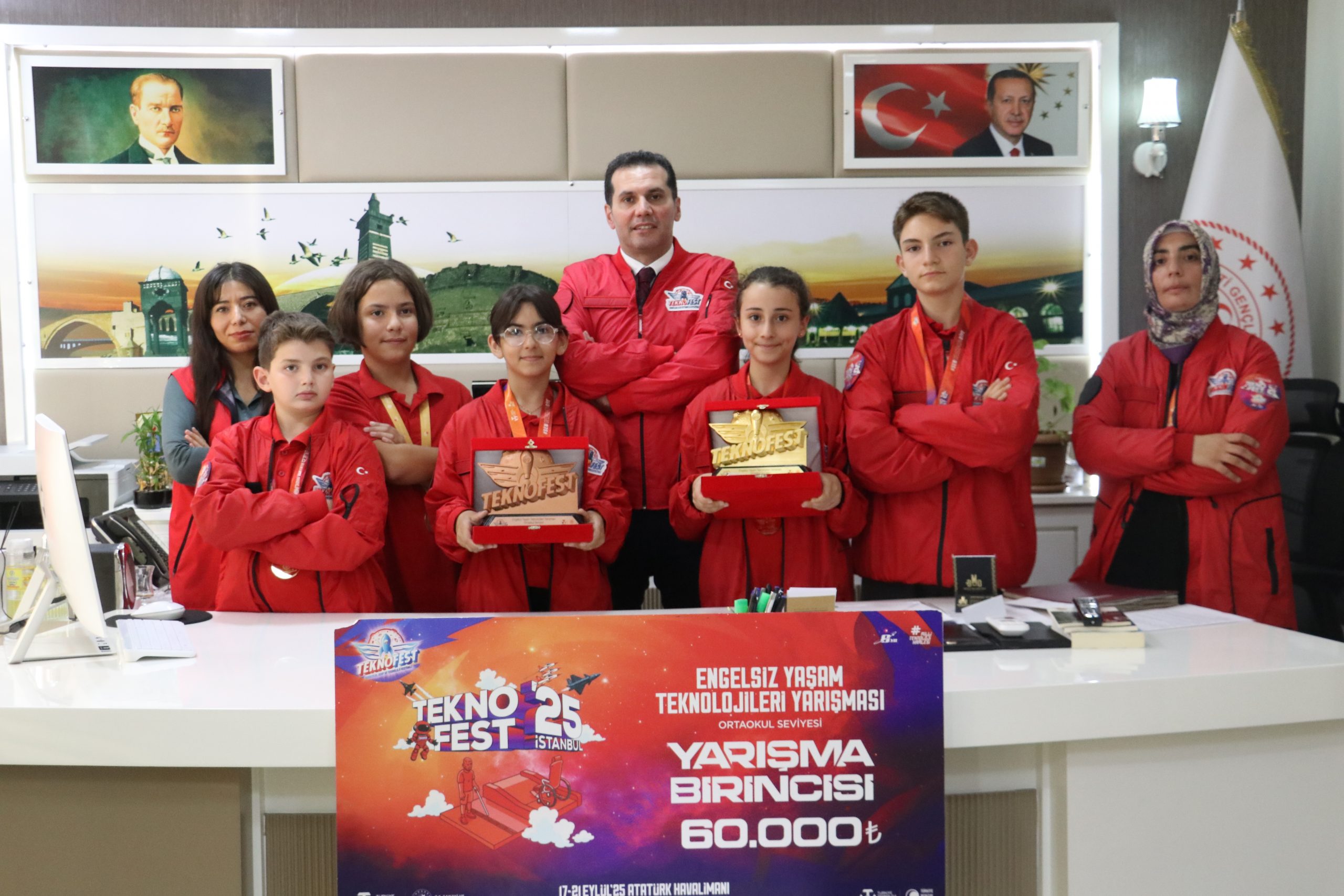 Diyarbakır Sur Gençlik Merkezi Deneyap Atölyesi öğrencileri, İstanbul’da düzenlenen TEKNOFEST