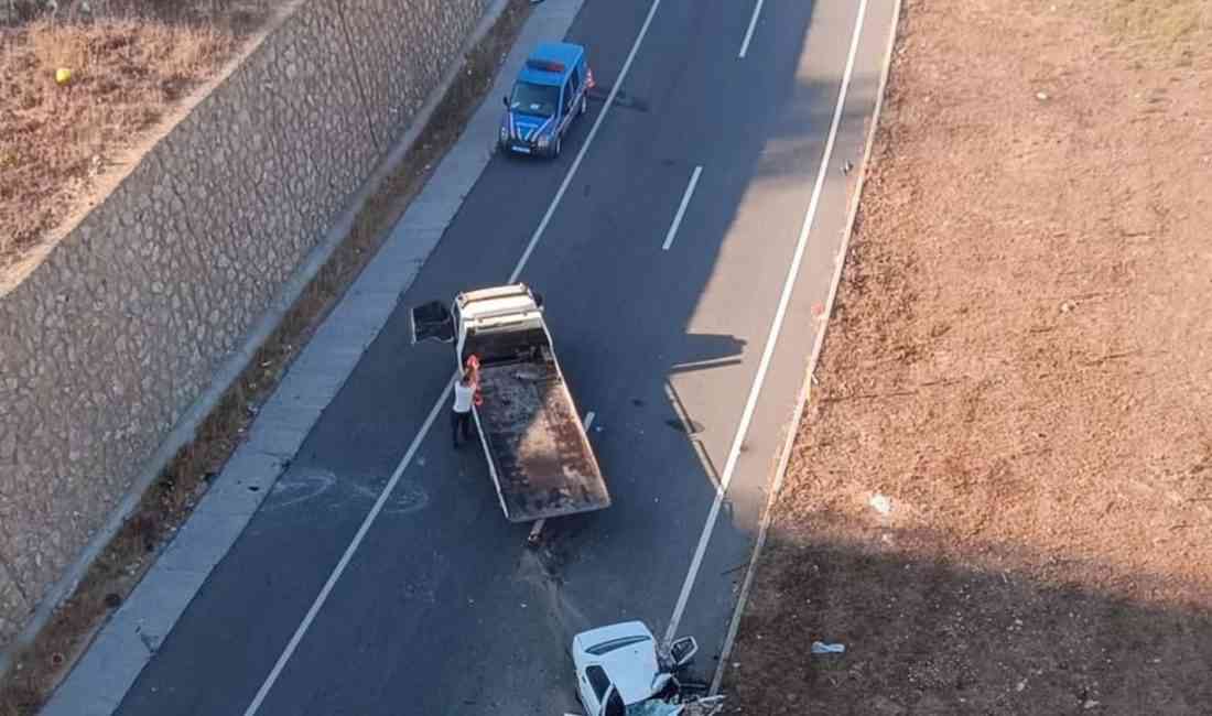 Sakarya’nın Kaynarca ilçesinde meydana gelen kazada, ters yöne giren bir
