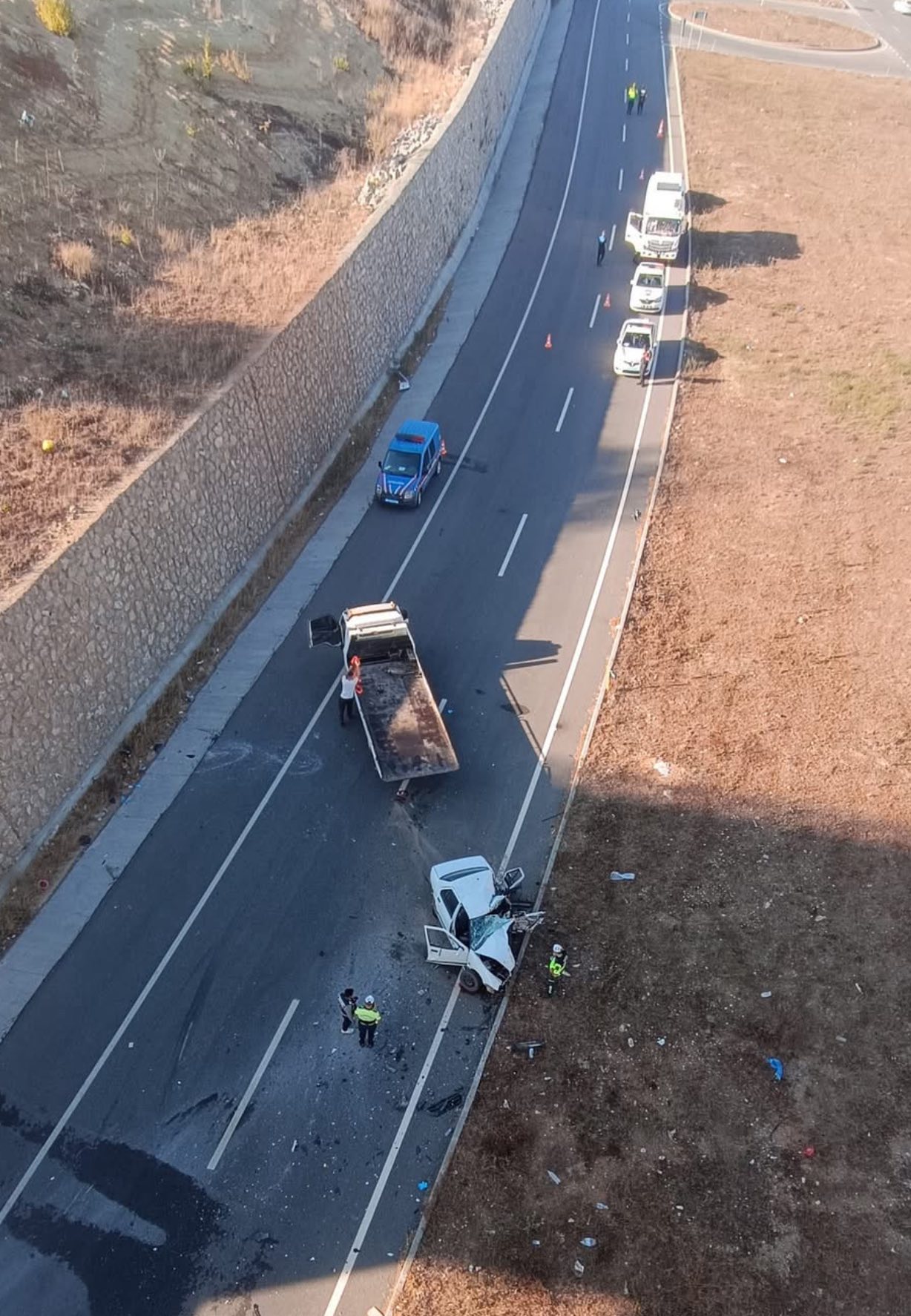 Sakarya’nın Kaynarca ilçesinde meydana gelen kazada, ters yöne giren bir