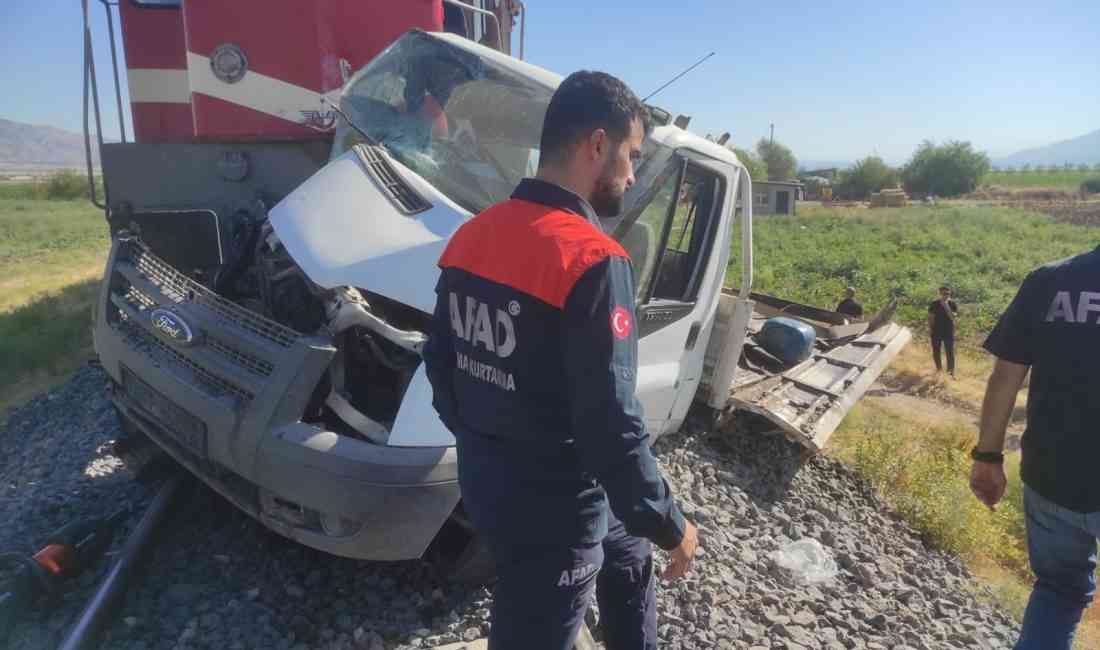 Elazığ’ın Çağlar köyü mevkisinde sabah saatlerinde meydana gelen kazada, hemzemin