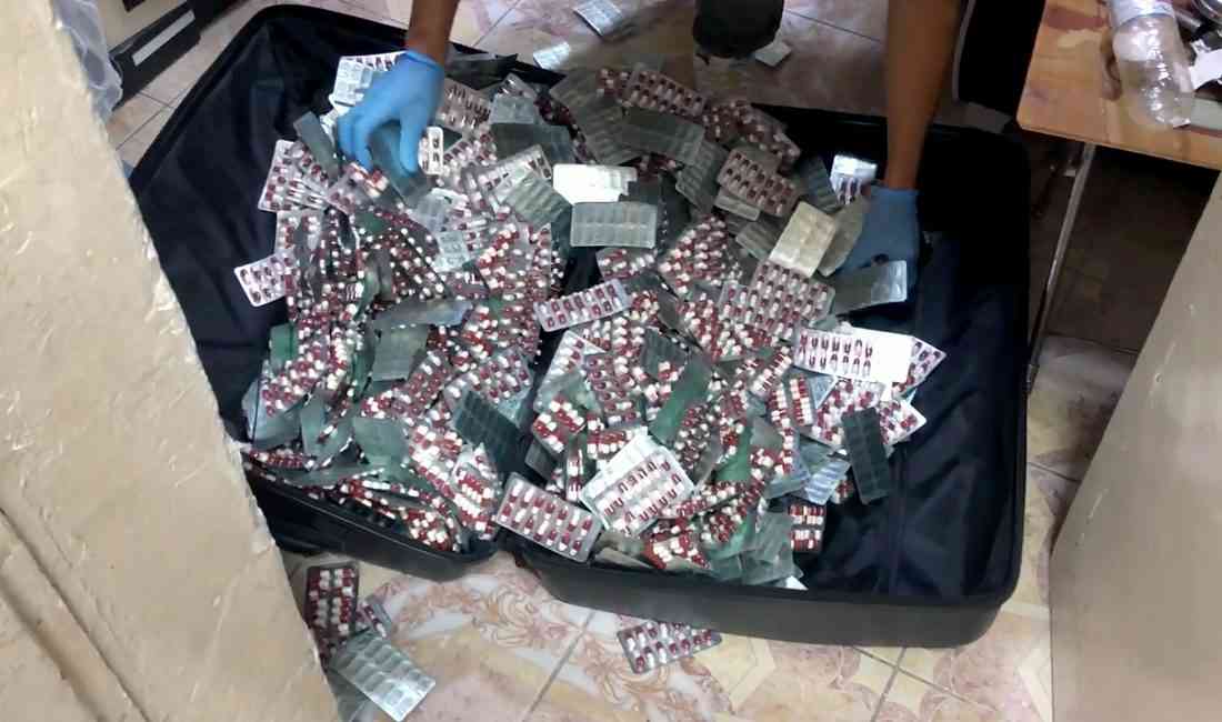 &nbsp; Adana’da narkotik polisinin düzenlediği operasyonda reçeteye tabi toplam 10