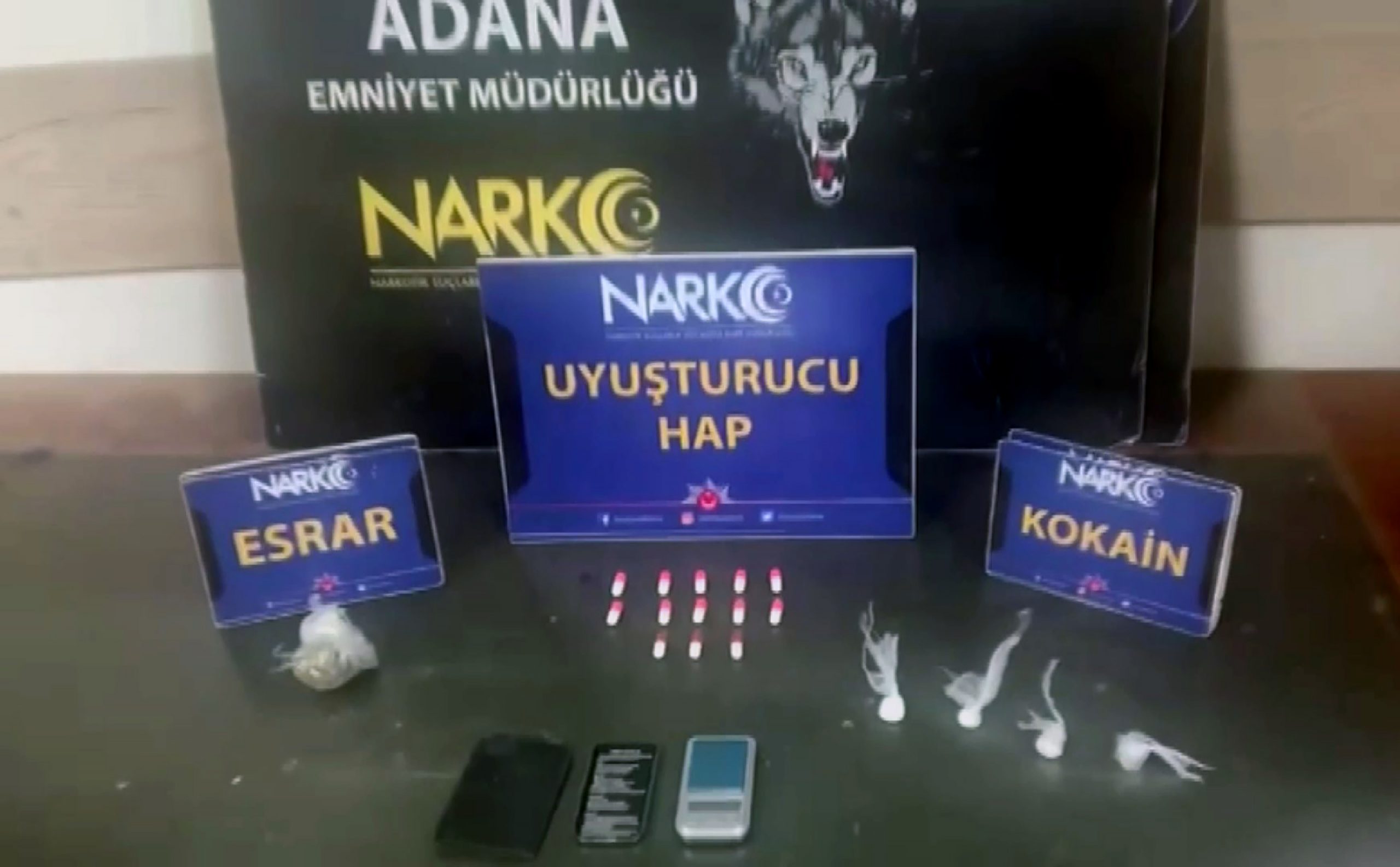 Adana’nın Seyhan ilçesinde, sosyal medyada yayımladığı bir video ile torbacı