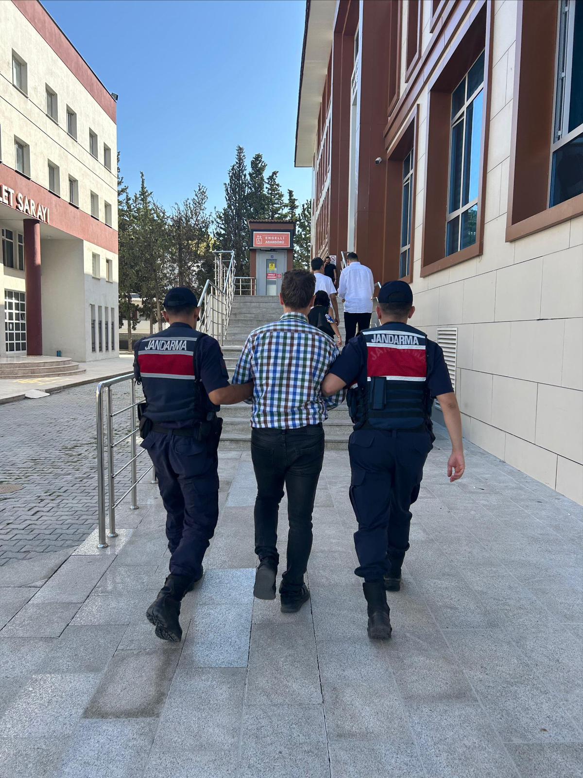   Yalova İl Jandarma Komutanlığının yürüttüğü çalışmalar neticesinde, “Anayasal Düzeni