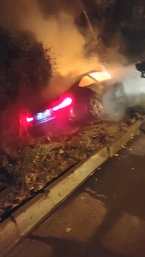 Bolu’da sabah saatlerinde yoldan çıkan bir otomobil, ağaçlık alana savrularak