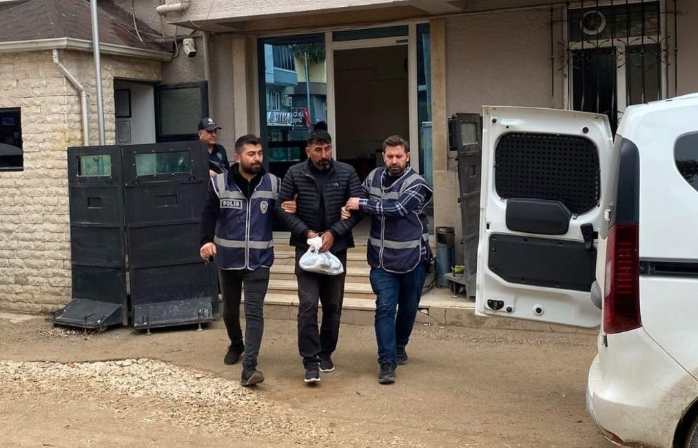   Bursa’nın Mustafakemalpaşa ilçesinde, hakkında kesinleşmiş 21 yıl hapis ve