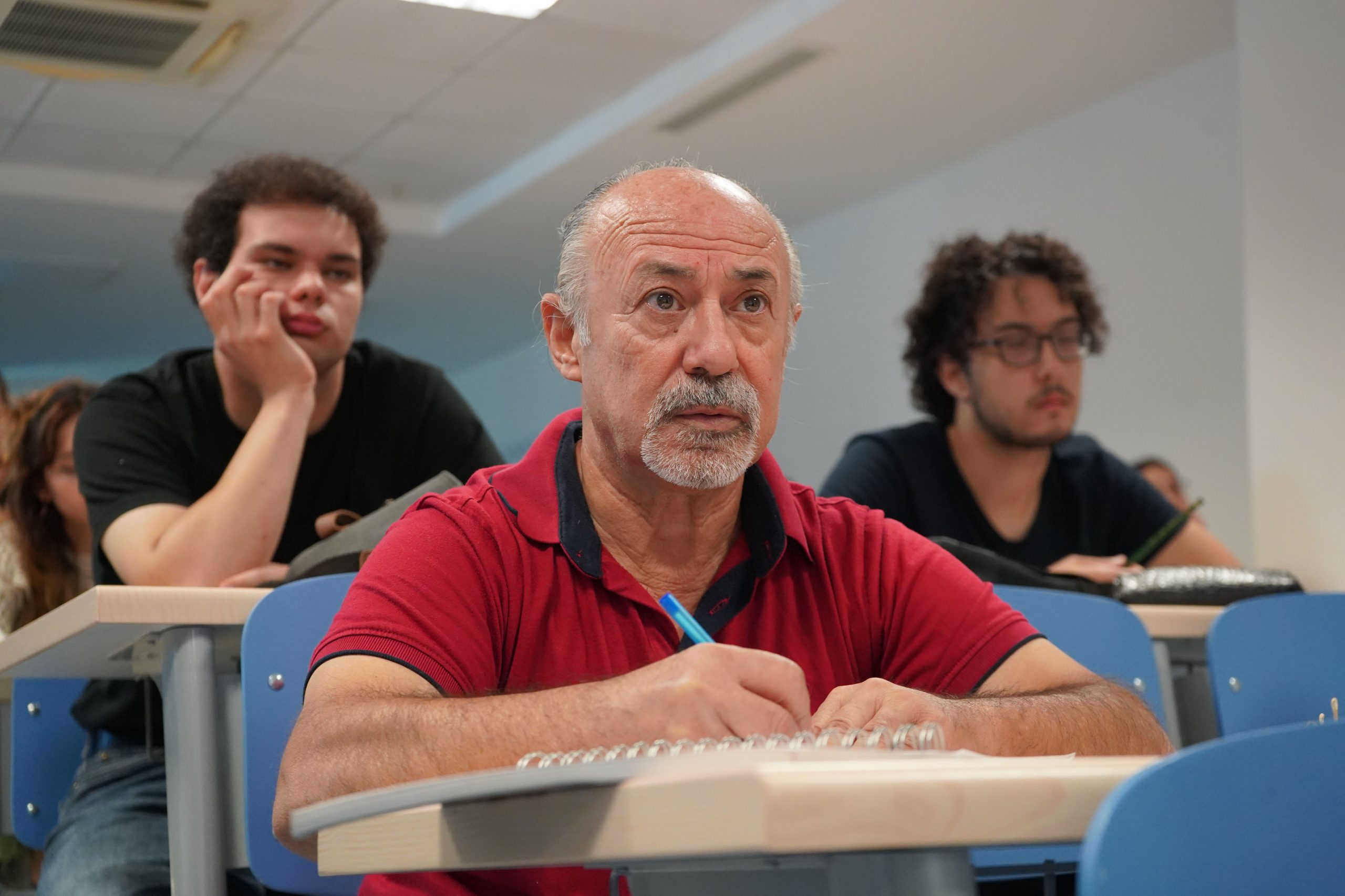 Antalya’da yaşayan emekli edebiyat öğretmeni İsmet Güler (63), yıllar önce