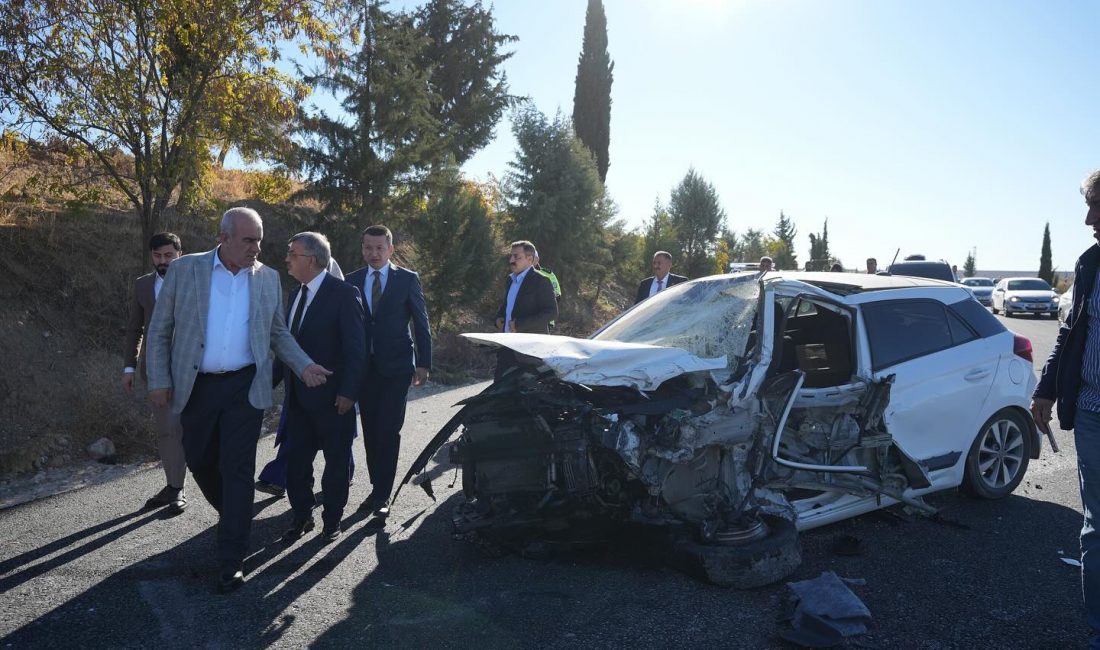 Adıyaman’da Otomobiller Kafa Kafaya Çarpıştı: 1 Polis ve 1 Muhtar Yaralı Adıyaman’da iki otomobilin çarpıştığı kazada, bir polis memuru ile bir