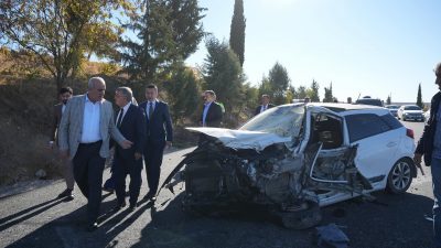 Adıyaman’da iki otomobilin çarpıştığı kazada, bir polis memuru ile bir