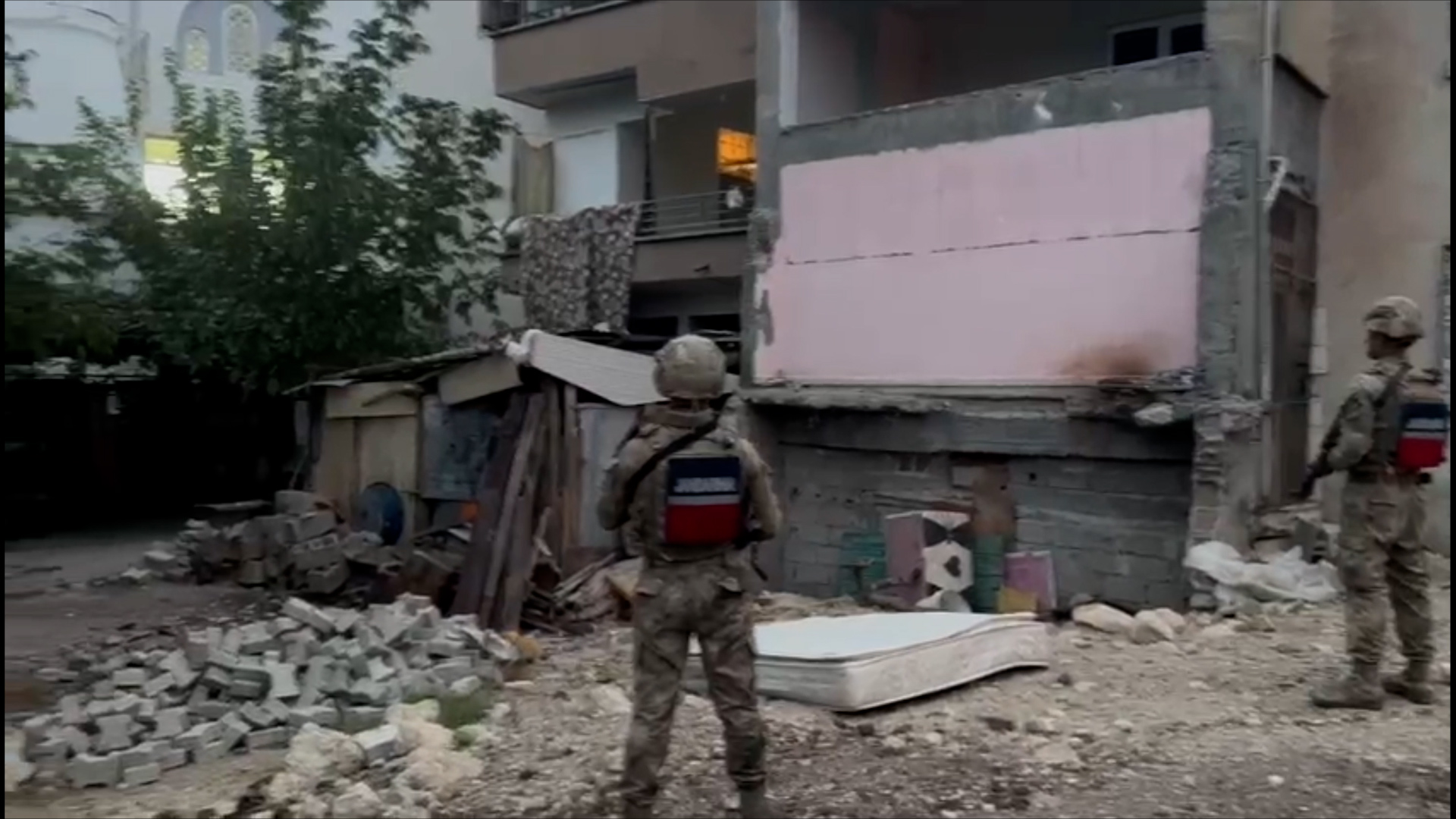   Adıyaman’ın Gölbaşı ilçesi ile Malatya’nın Doğanşehir ilçesinde, jandarma ekiplerince