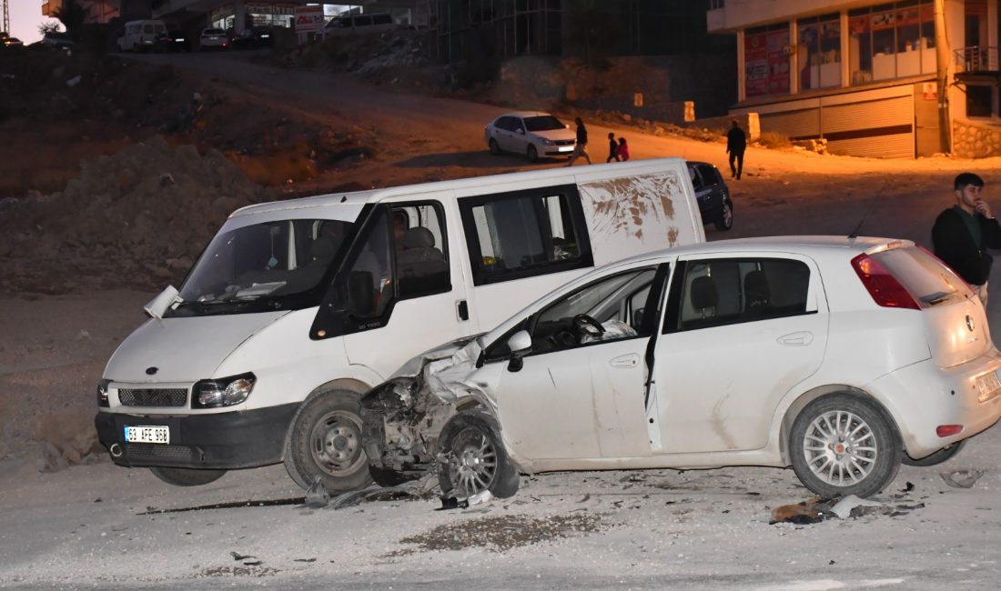 Adıyaman Besni’de Zincirleme Kaza: 7 Yaralı Adıyaman’ın Besni ilçesinde 3 aracın karıştığı zincirleme trafik kazasında 7