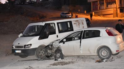 Adıyaman’ın Besni ilçesinde 3 aracın karıştığı zincirleme trafik kazasında 7