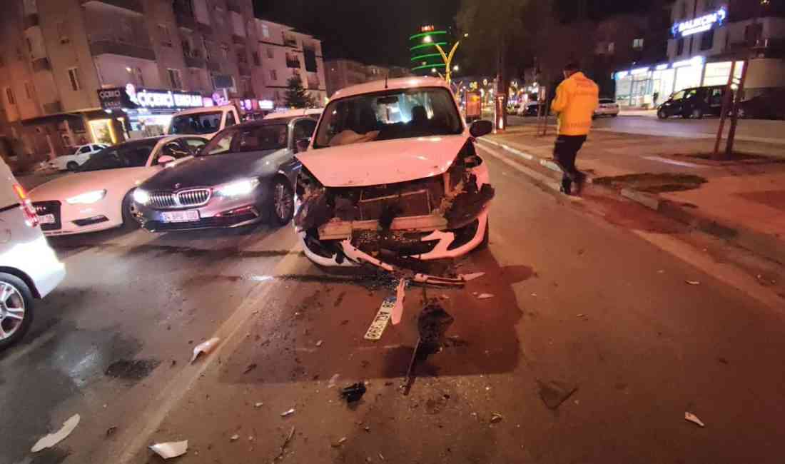 Aksaray’da meydana gelen maddi hasarlı trafik kazasının ardından alkolü sürücü