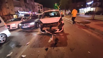 Aksaray’da meydana gelen maddi hasarlı trafik kazasının ardından alkolü sürücü