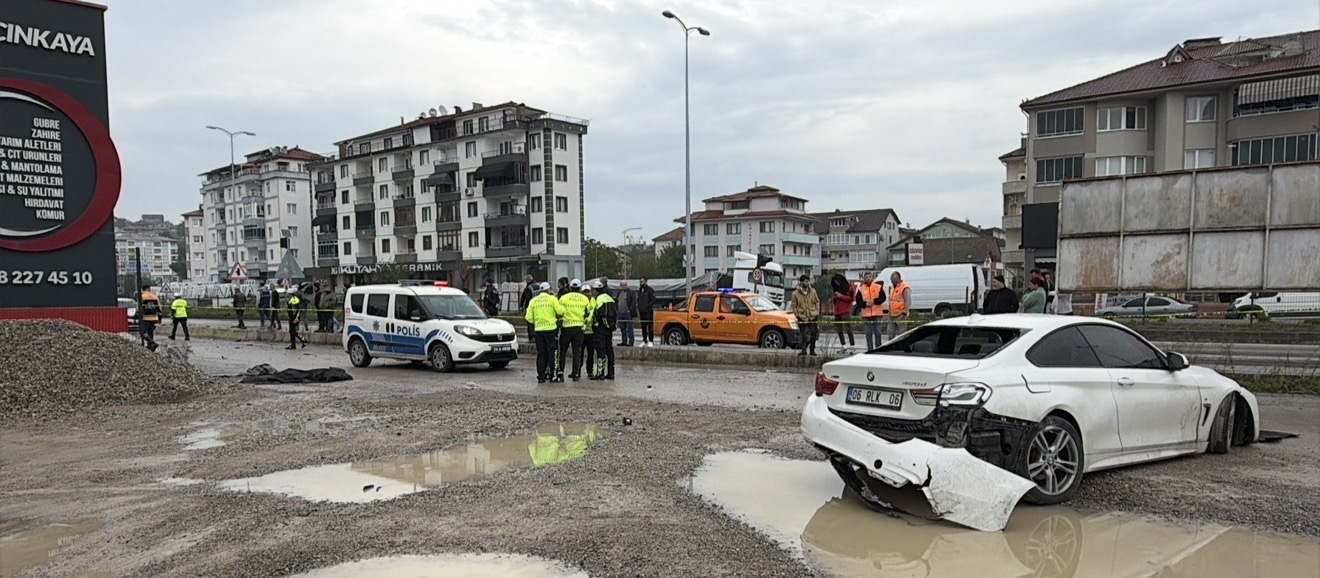   Bartın-Zonguldak yolunun Çatmaca mevkisinde alkollü sürücünün neden olduğu kazada,