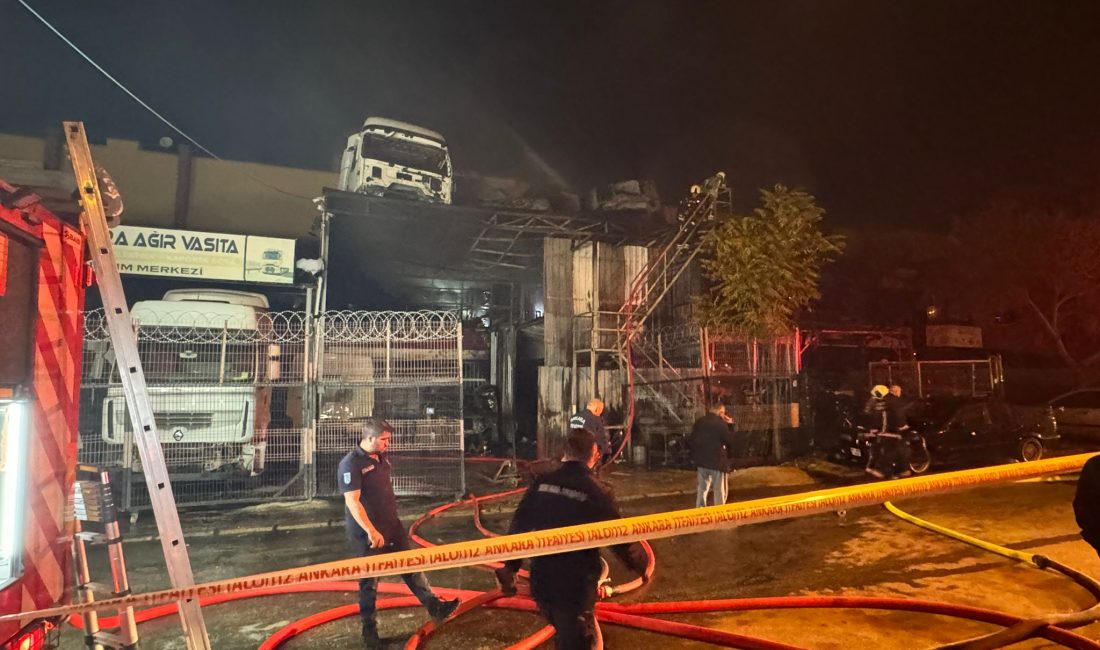 Ankara’nın Yenimahalle ilçesinde bir oto tamirhanesinde çıkan yangın, itfaiye ekiplerinin