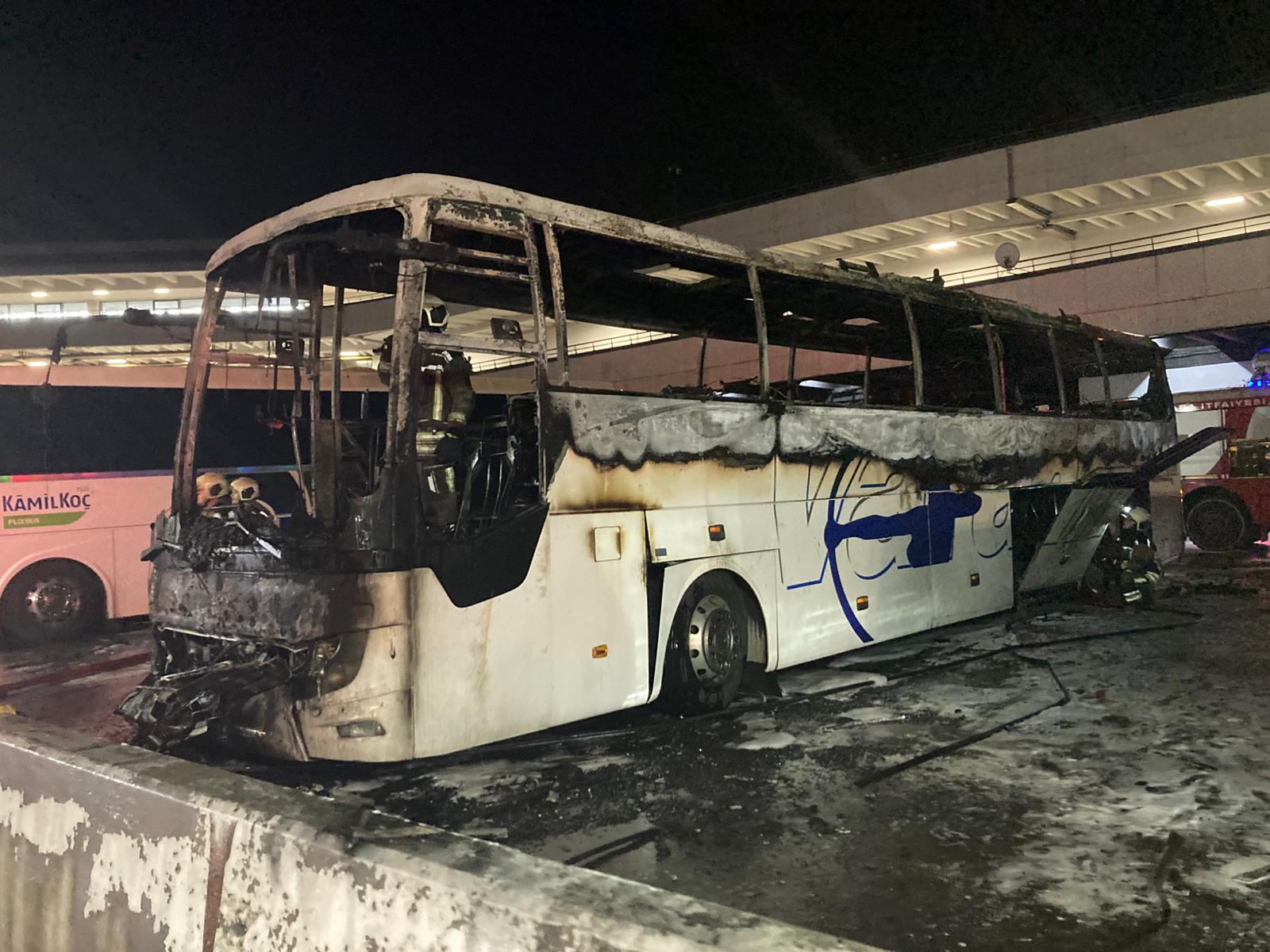 Ankara Şehirler Arası Otobüs Terminali’nde (AŞTİ) park halindeki bir yolcu