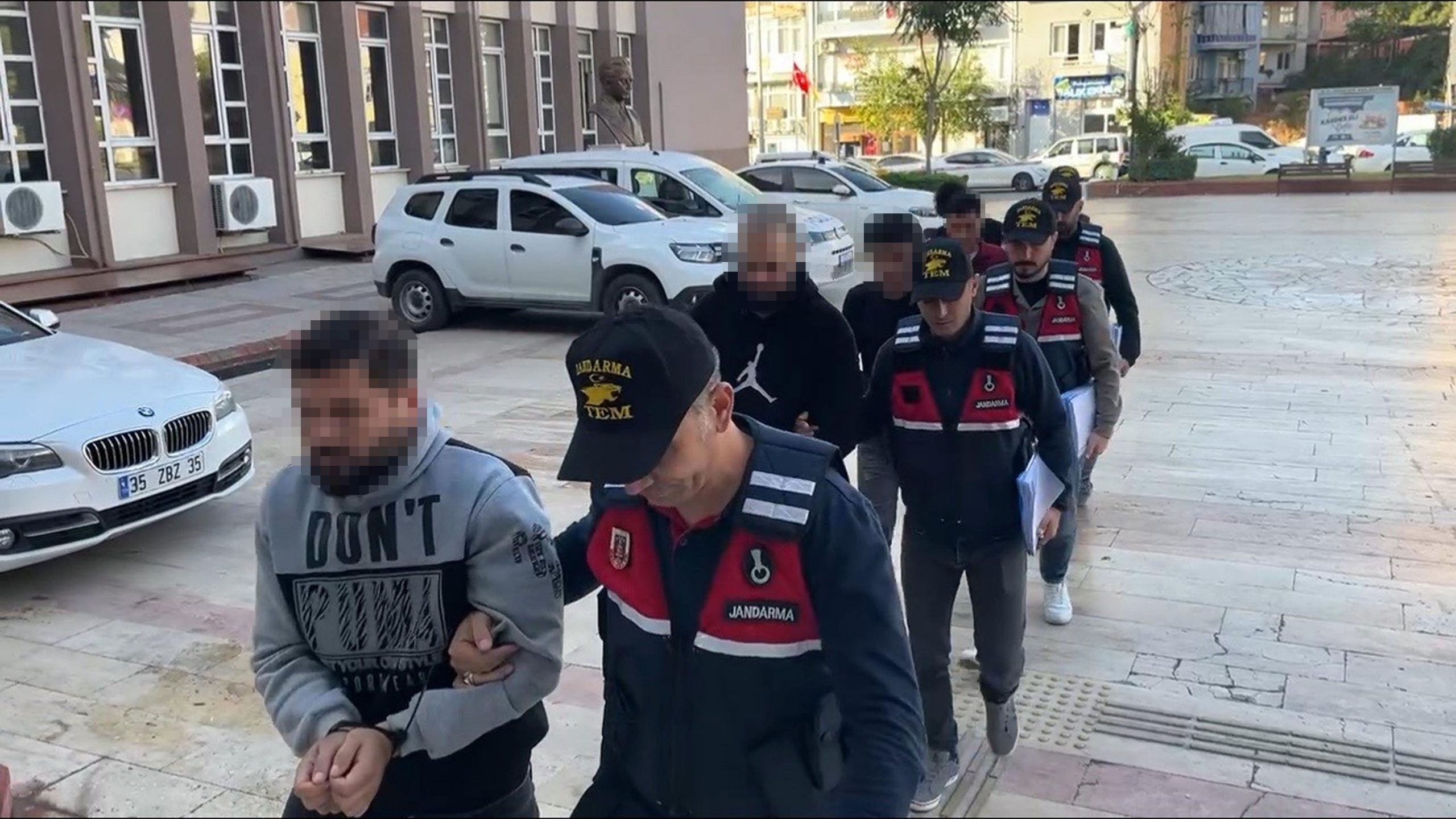   Aydın’da terör örgütü DEAŞ’a yönelik düzenlenen operasyonda gözaltına alınan
