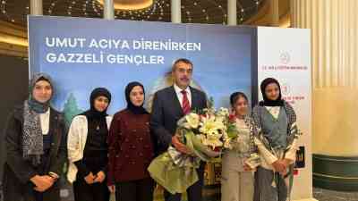 &nbsp; Milli Eğitim Bakanı Yusuf Tekin, Filistinli öğrencilerin çizdiği resimlerden