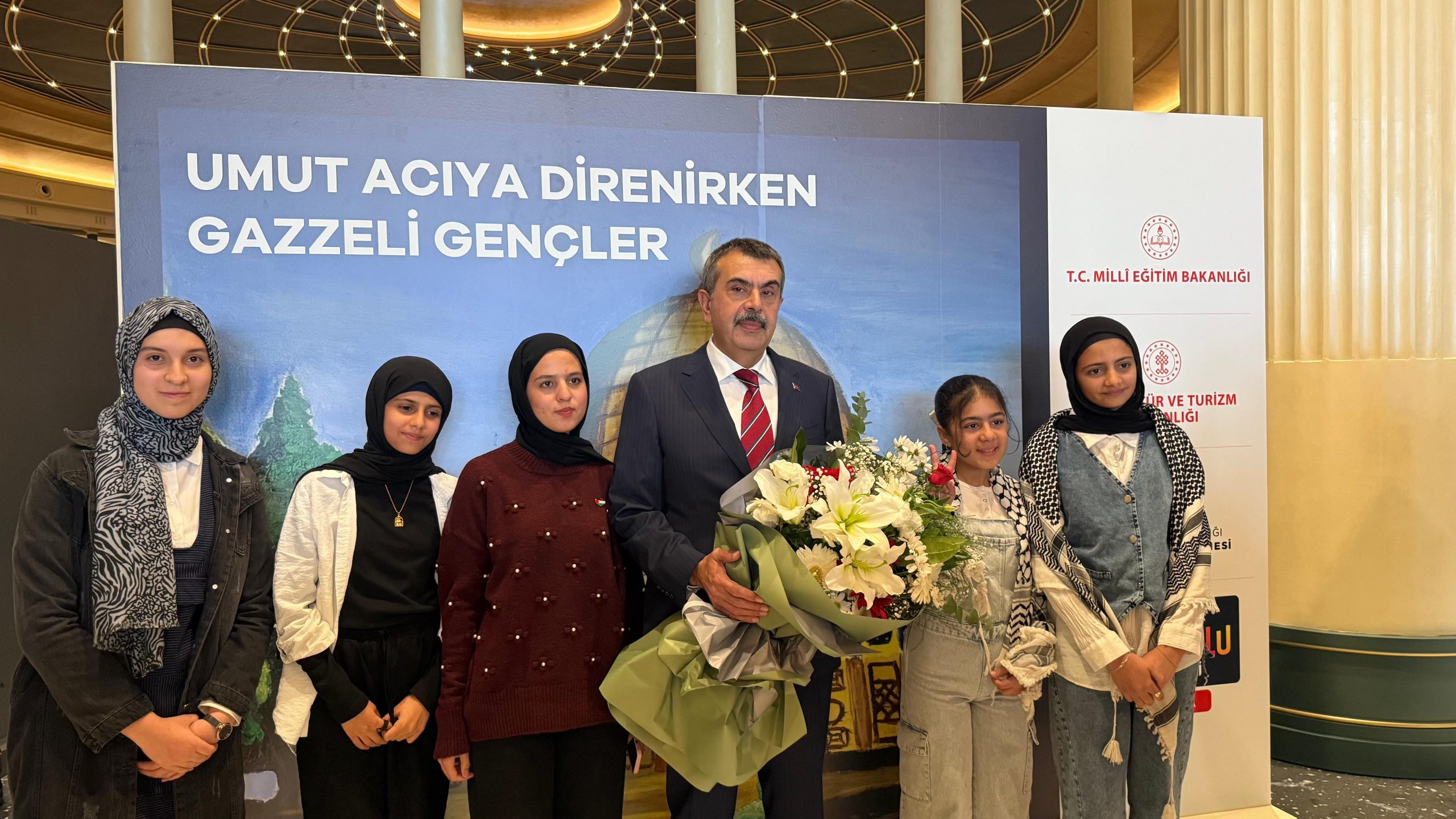   Milli Eğitim Bakanı Yusuf Tekin, Filistinli öğrencilerin çizdiği resimlerden