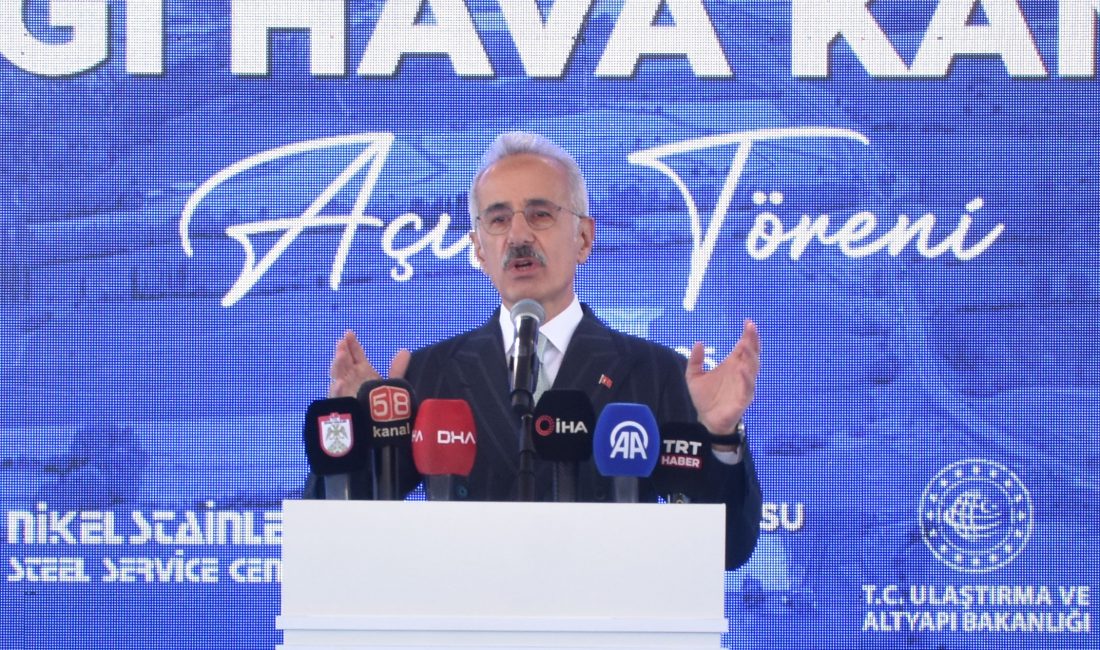 Bakan Uraloğlu: “Gökyüzünde Sınır Tanımayan Bir Türkiye İnşa Ettik” Ulaştırma ve Altyapı Bakanı Abdulkadir Uraloğlu, Türk havacılığının öncülerinden Nuri