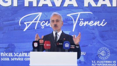 Ulaştırma ve Altyapı Bakanı Abdulkadir Uraloğlu, Türk havacılığının öncülerinden Nuri