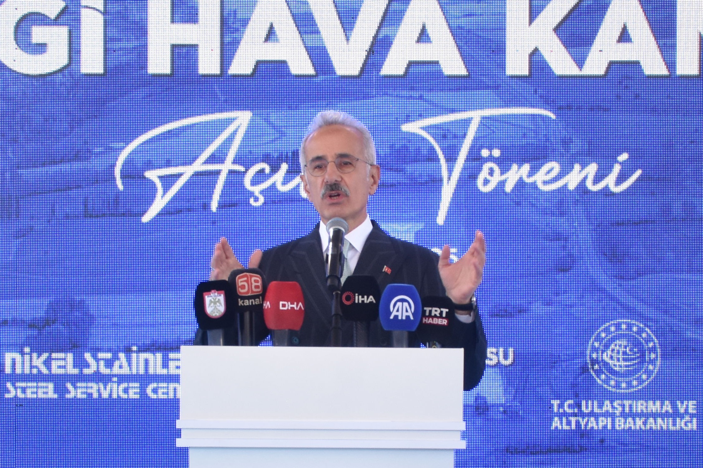 Ulaştırma ve Altyapı Bakanı Abdulkadir Uraloğlu, Türk havacılığının öncülerinden Nuri