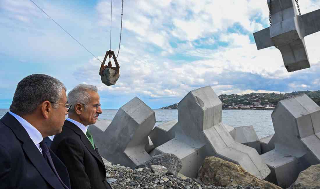 &nbsp; Ulaştırma ve Altyapı Bakanı Abdulkadir Uraloğlu, Rize’de yapımı süren